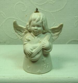 VINTAGE GOEBEL PORCELAIN ANGEL WITH MANDOLIN BELL ORNAMENT-1977